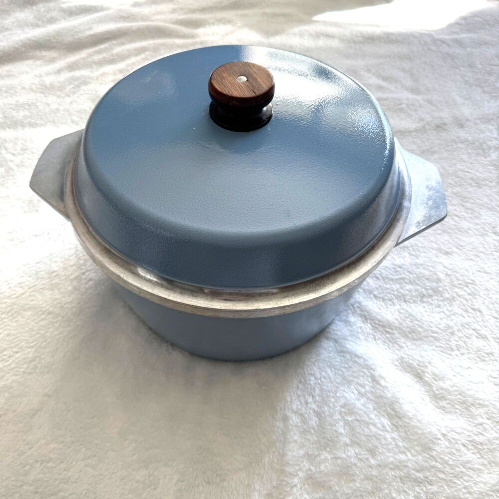 Kitchen Fair KF Vintage Dutch Oven 14" Sky Blue Cast Aluminum Wood Knob